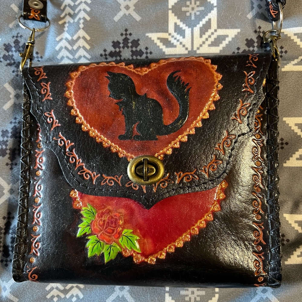 Black and Red leather Crossbody Bag - Picture 2 of 5